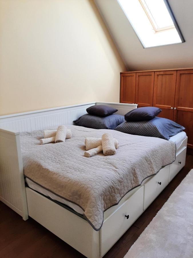 Newone Apartman Шопрон Екстер'єр фото